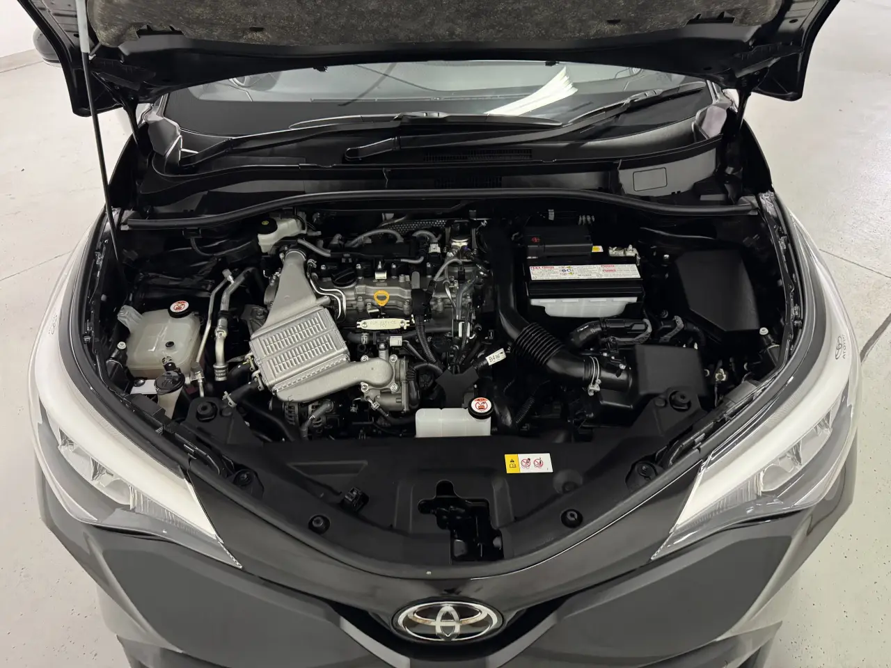 2023 TOYOTA C-HR Gallery Image 20