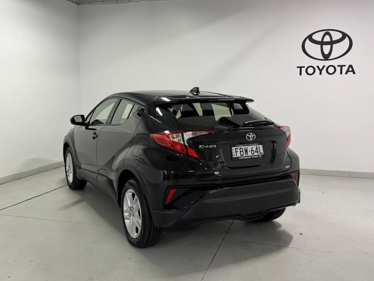 2023 TOYOTA C-HR Gallery Image 6