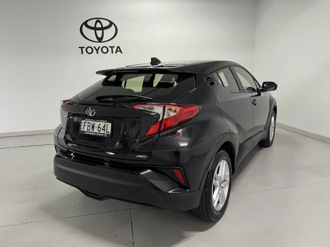 2023 TOYOTA C-HR Gallery Image 8