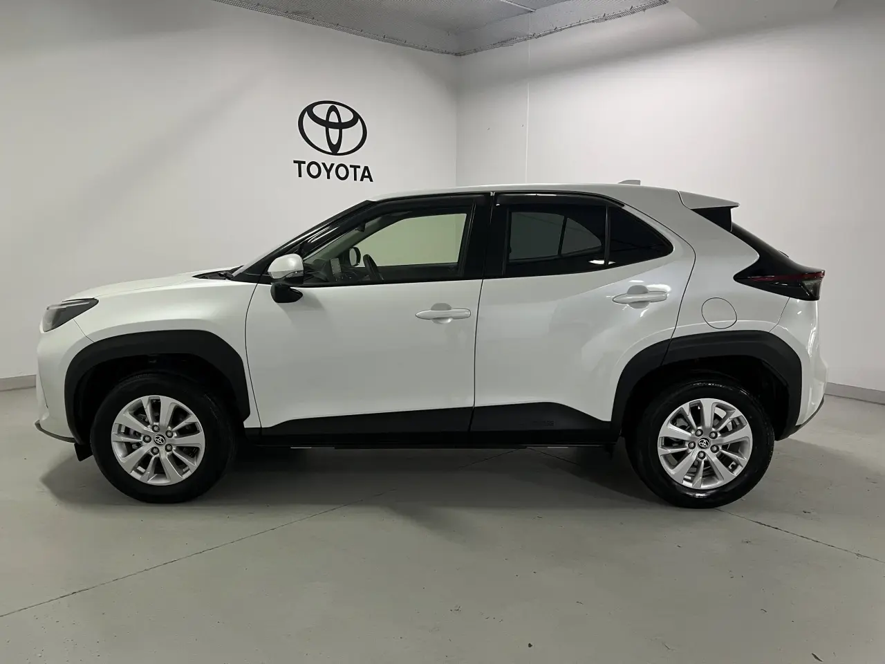 2023 TOYOTA YARIS CROSS Gallery Image 9