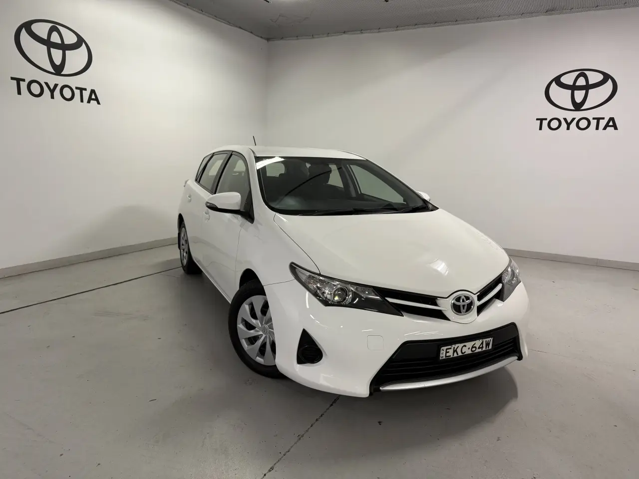 2014 TOYOTA COROLLA Gallery Image 1