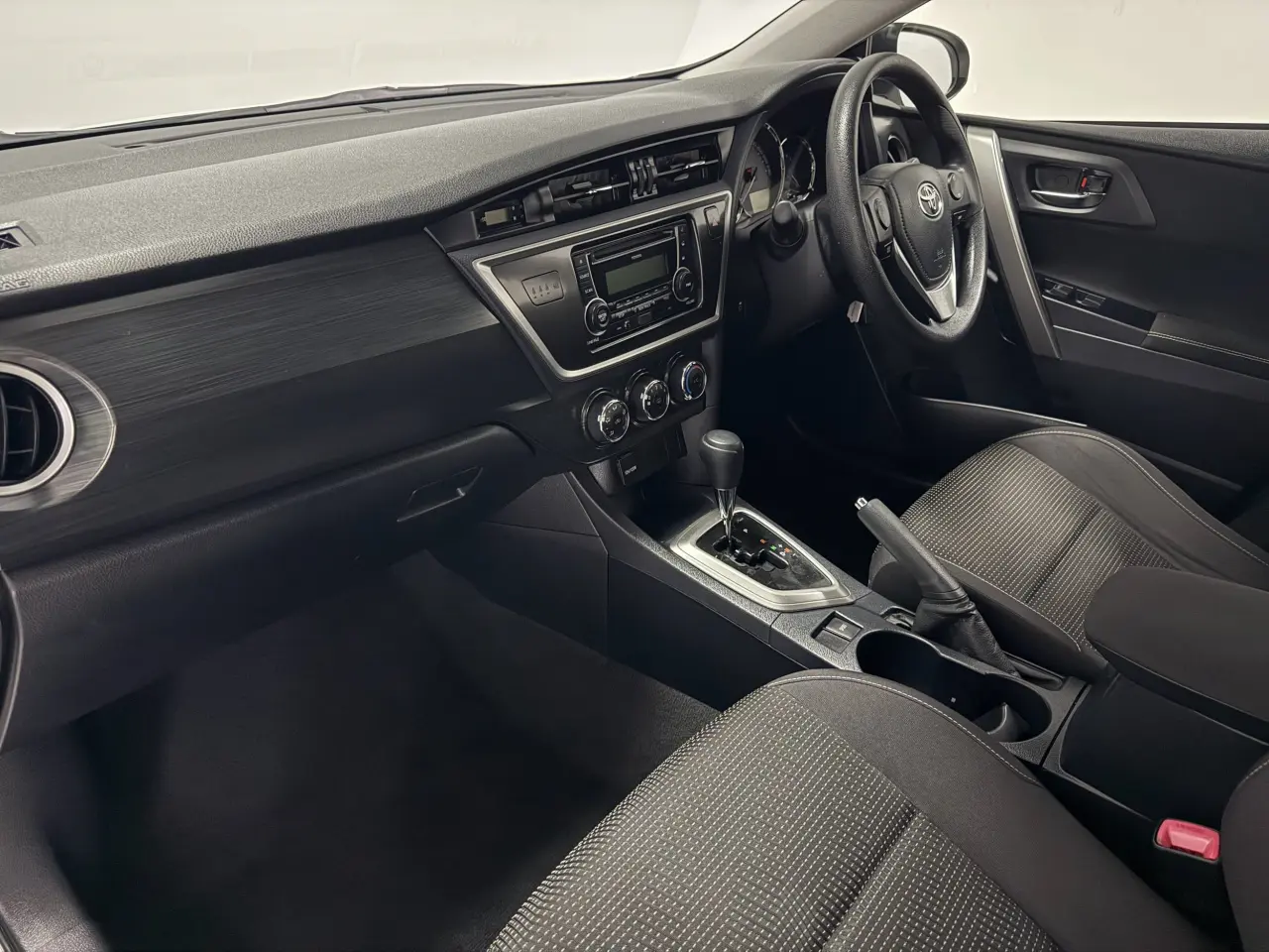 2014 TOYOTA COROLLA Gallery Image 14