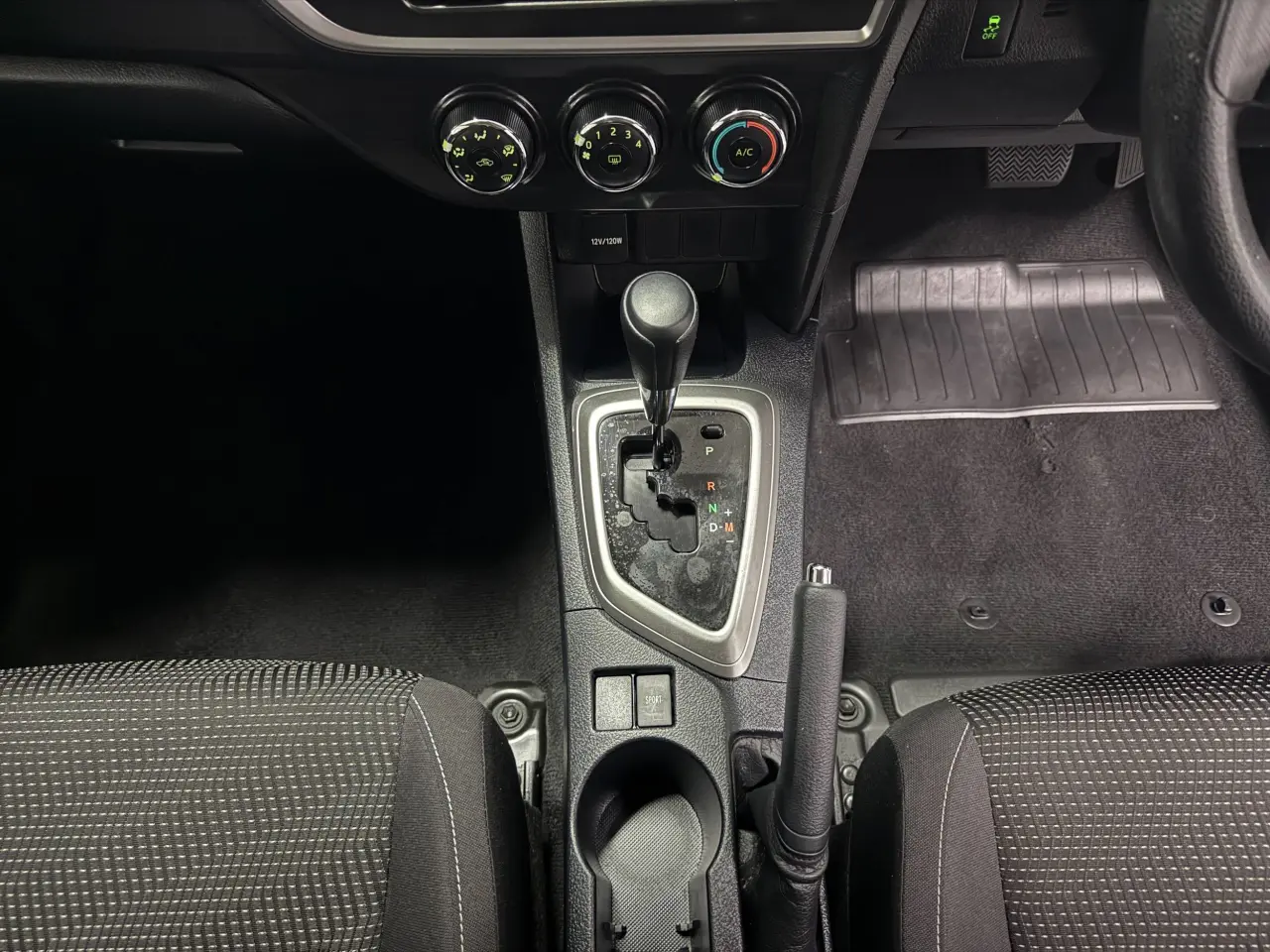 2014 TOYOTA COROLLA Gallery Image 18