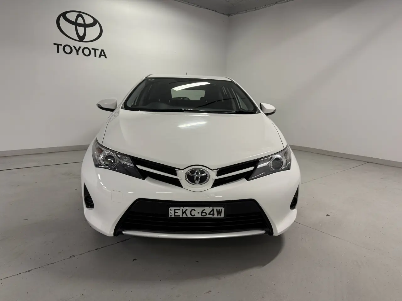 2014 TOYOTA COROLLA Gallery Image 2