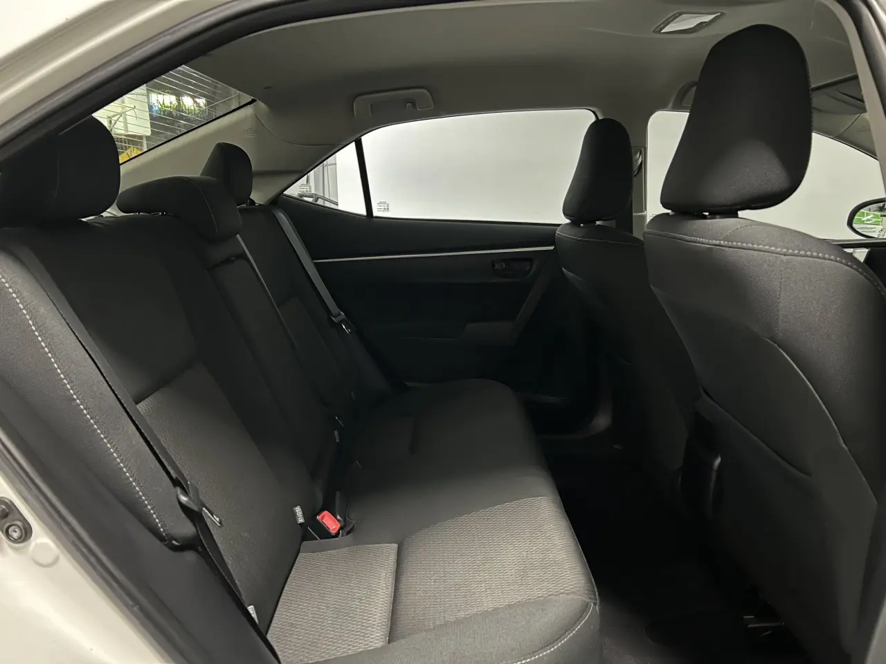 2019 TOYOTA COROLLA Gallery Image 12