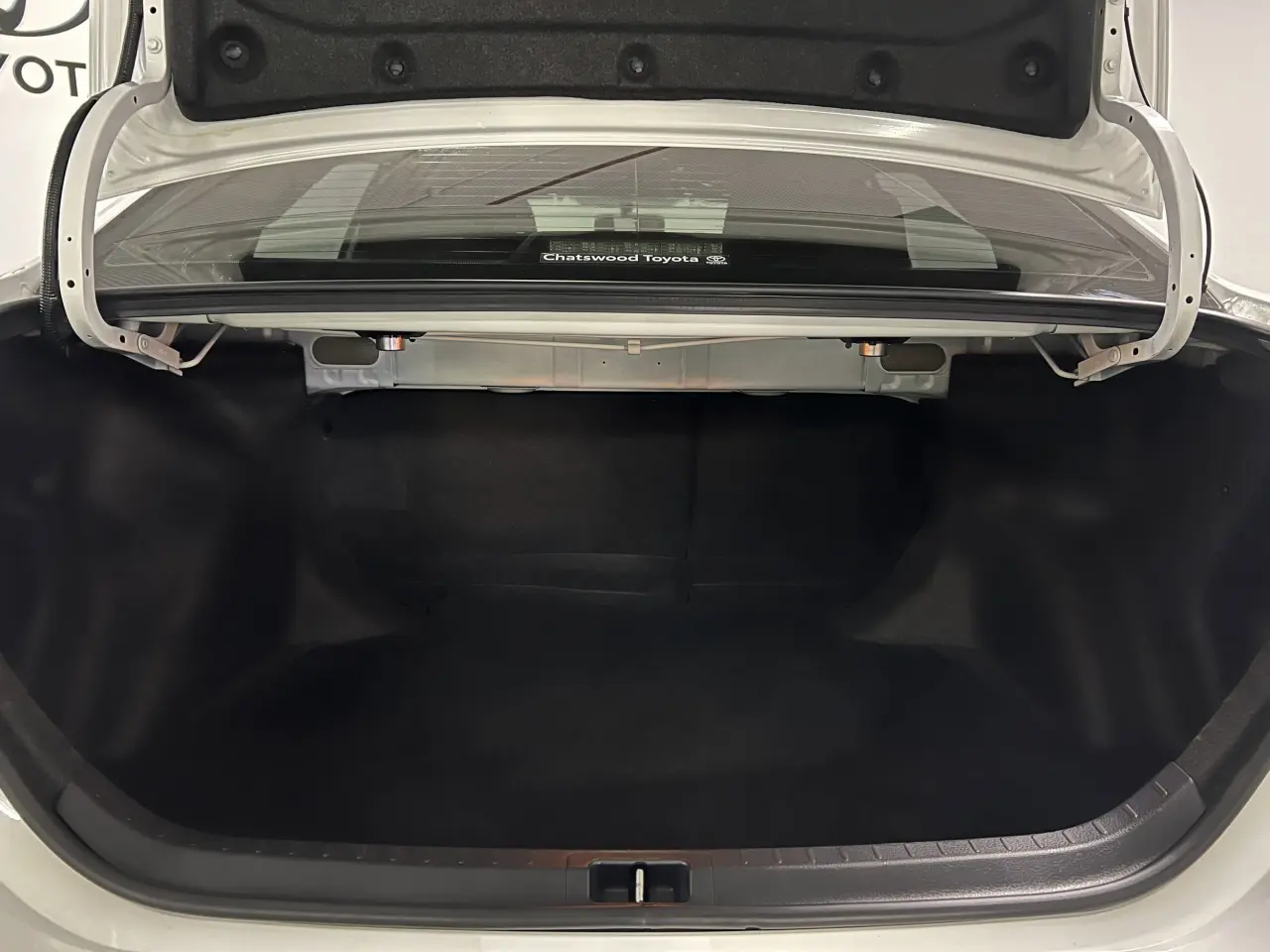 2019 TOYOTA COROLLA Gallery Image 13