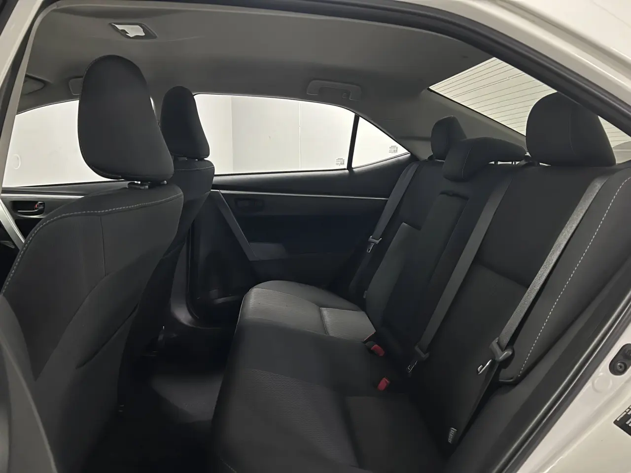 2019 TOYOTA COROLLA Gallery Image 14