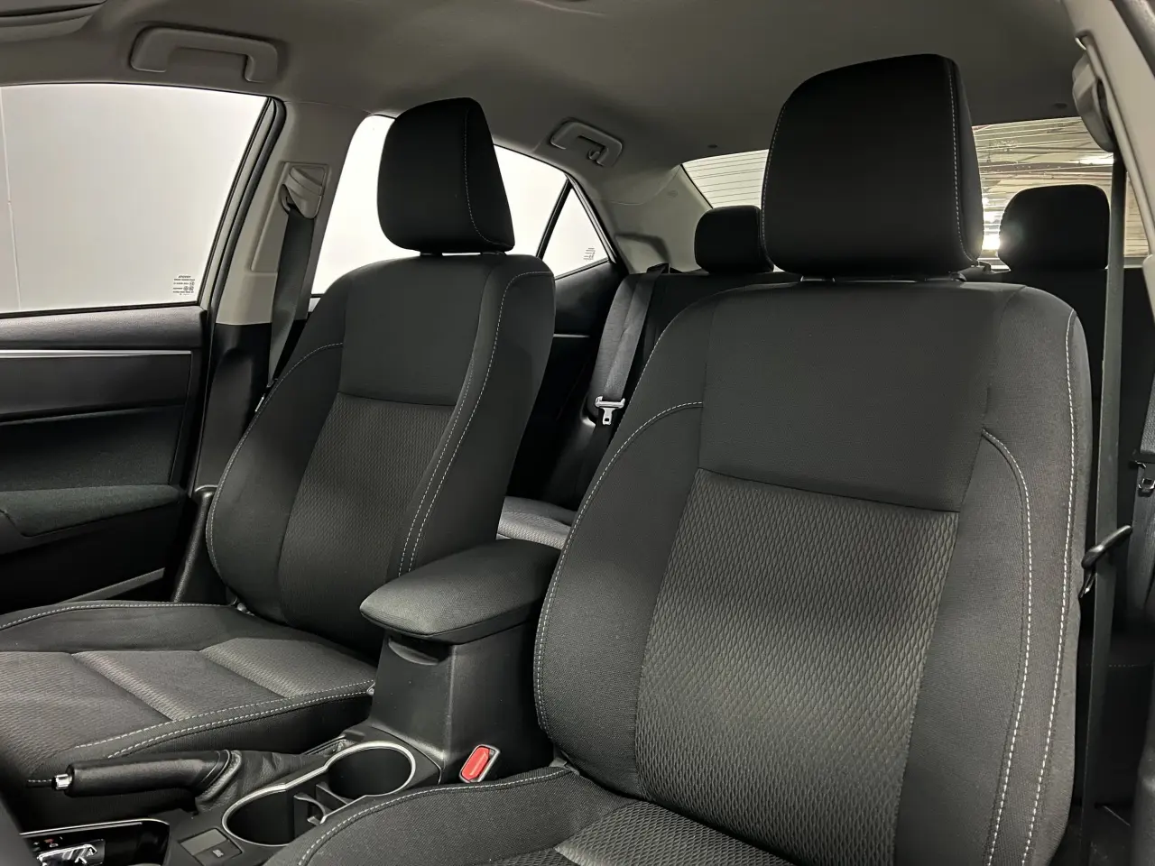 2019 TOYOTA COROLLA Gallery Image 16