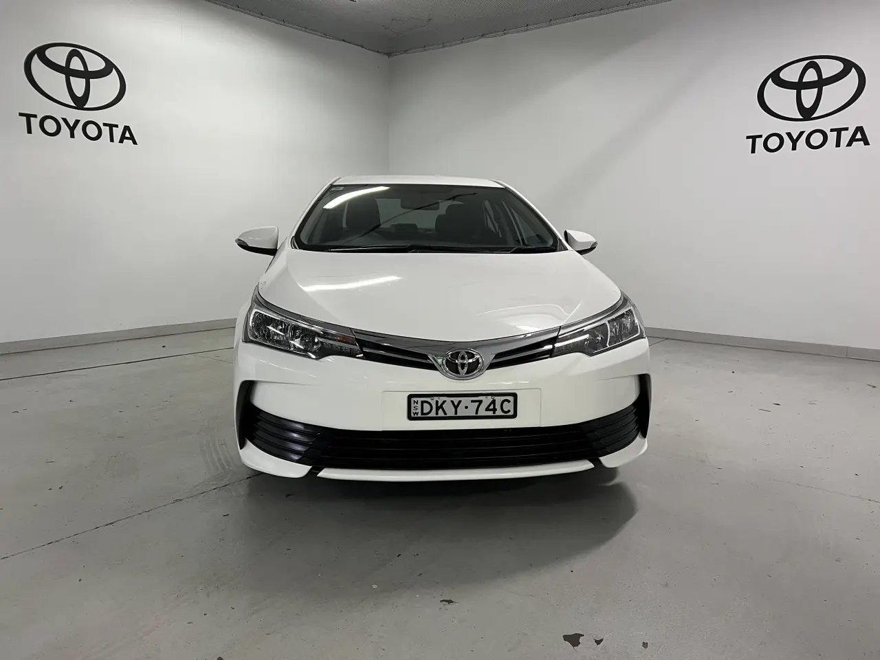 2019 TOYOTA COROLLA Gallery Image 2