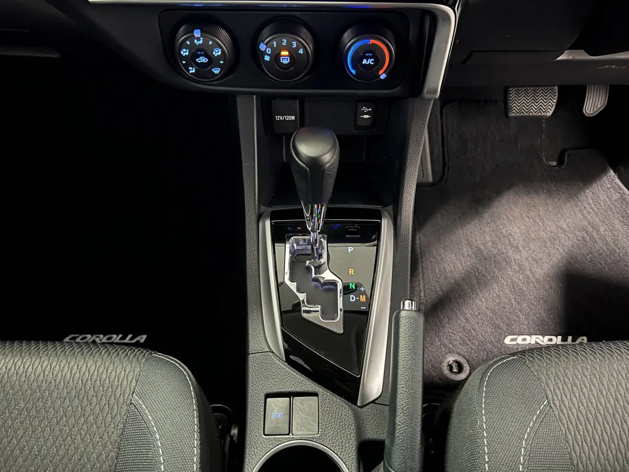 2019 TOYOTA COROLLA Gallery Image 20