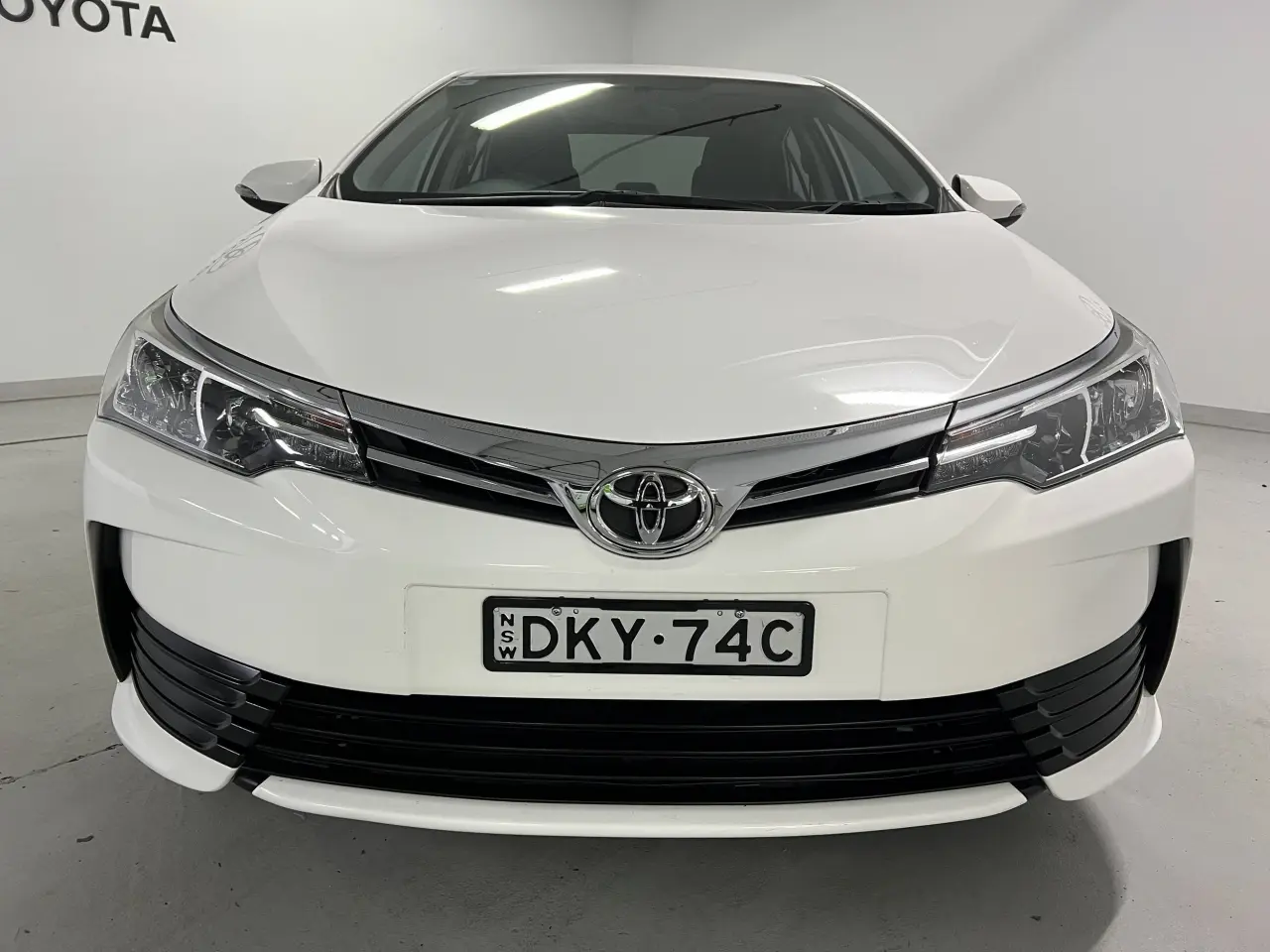 2019 TOYOTA COROLLA Gallery Image 3