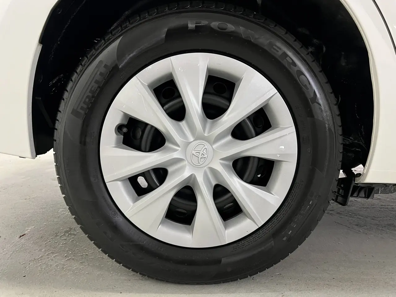 2019 TOYOTA COROLLA Gallery Image 5