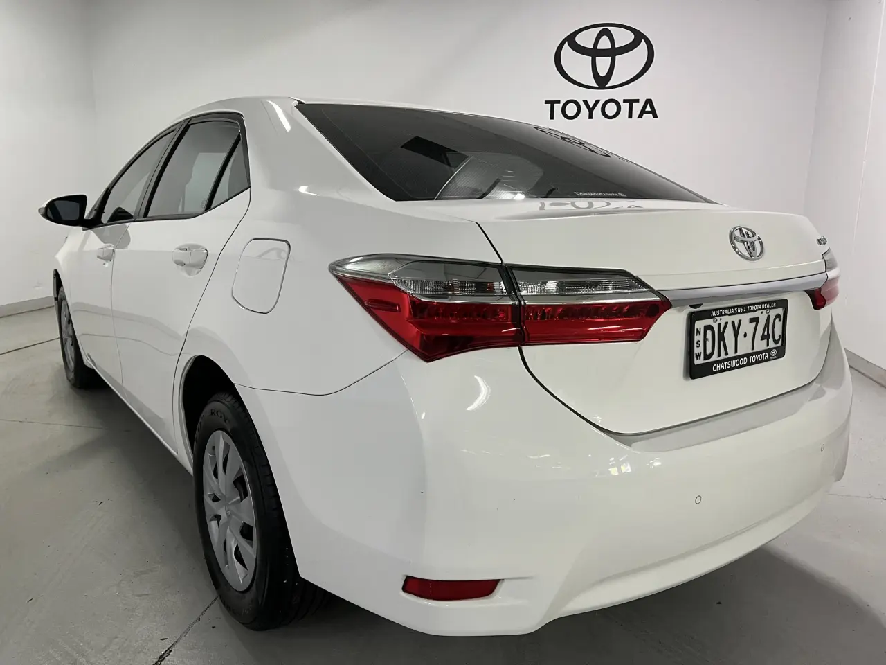 2019 TOYOTA COROLLA Gallery Image 8