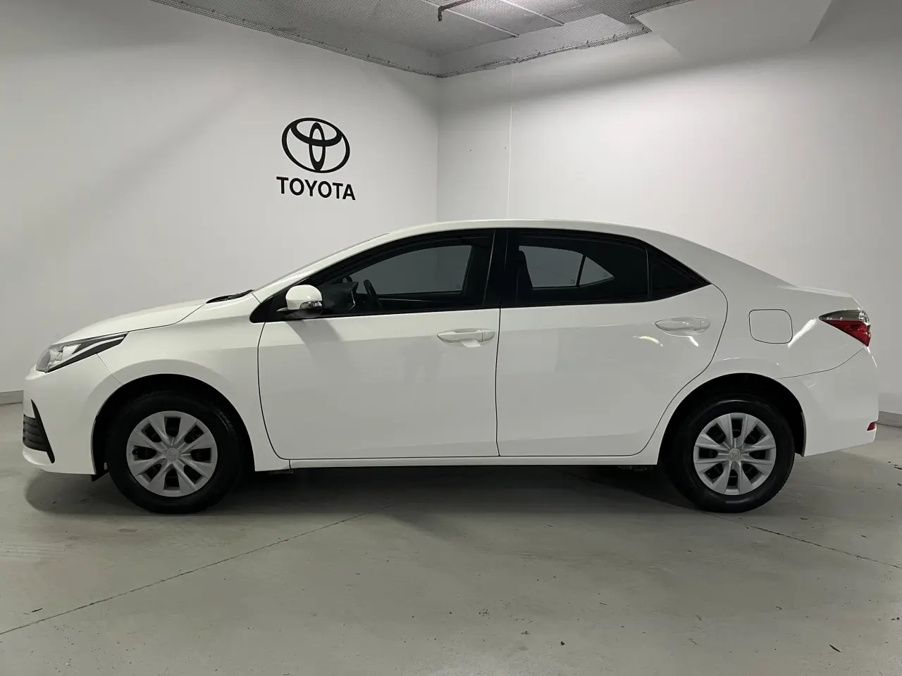 2019 TOYOTA COROLLA Gallery Image 9