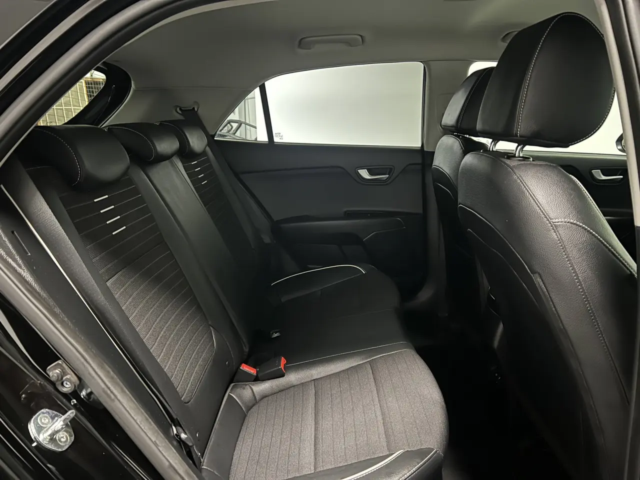 2020 KIA RIO Gallery Image 11