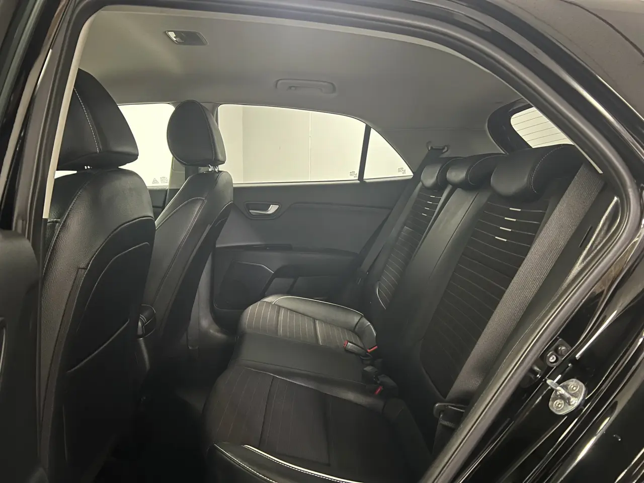 2020 KIA RIO Gallery Image 13