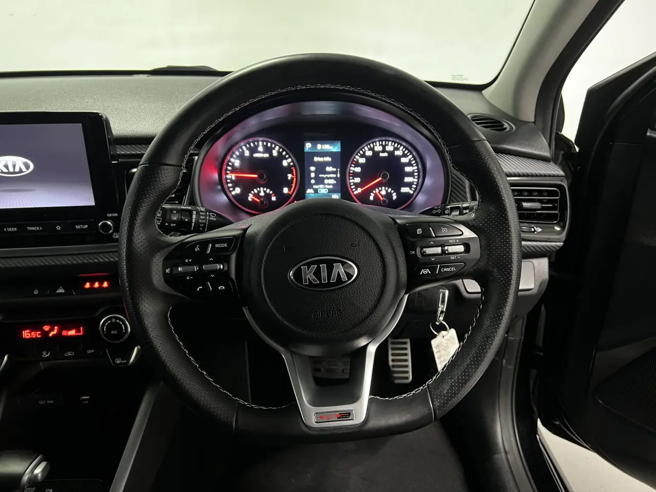 2020 KIA RIO Gallery Image 16