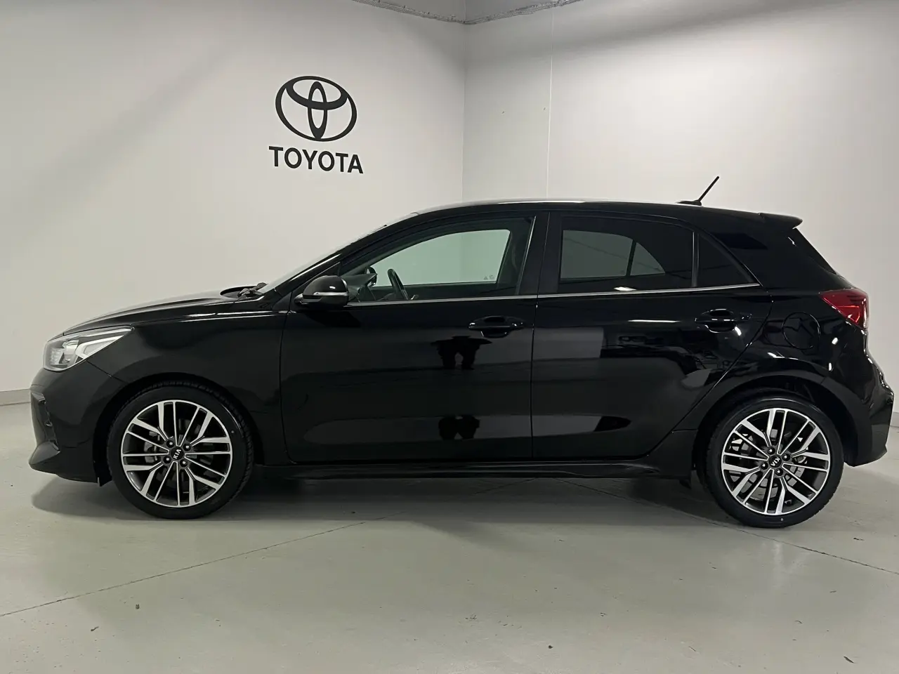 2020 KIA RIO Gallery Image 9
