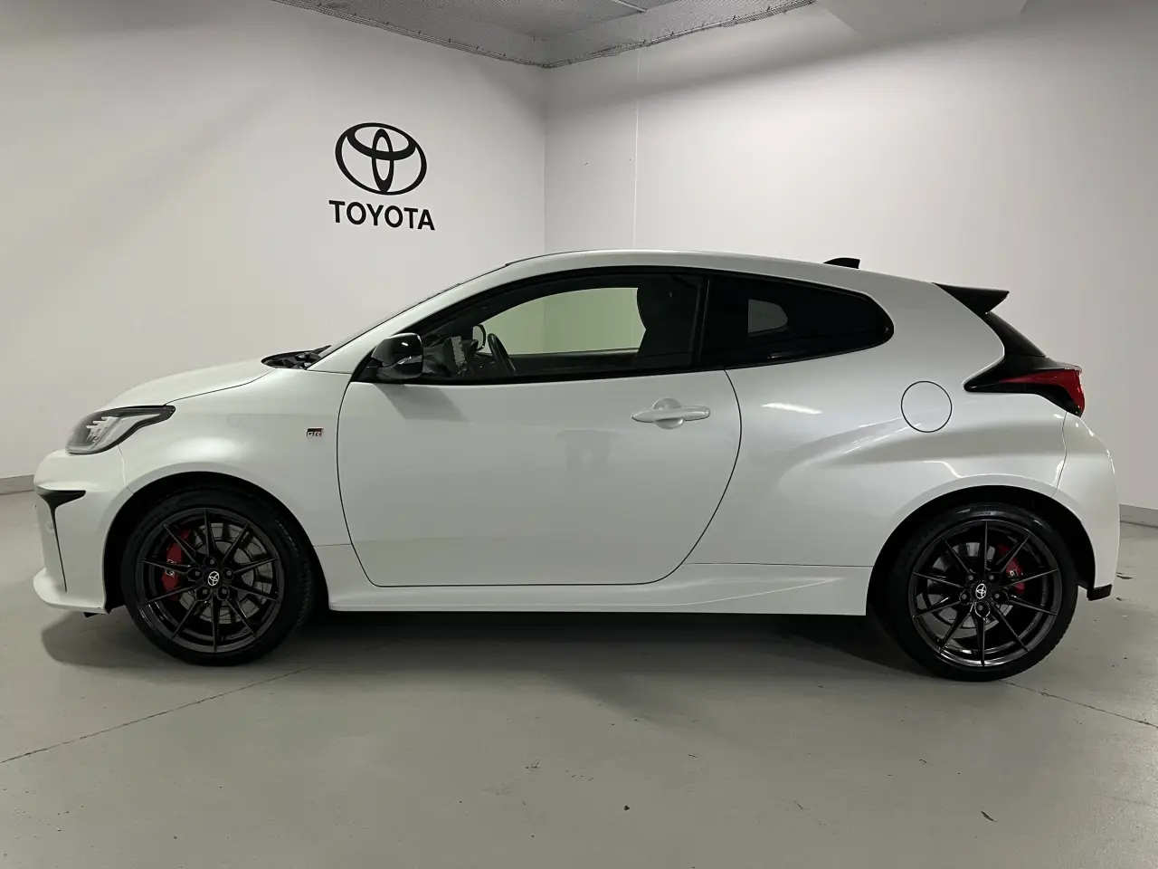 2021 TOYOTA GR YARIS Gallery Image 9