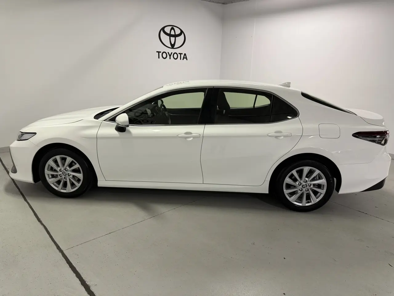 2024 TOYOTA CAMRY Gallery Image 8