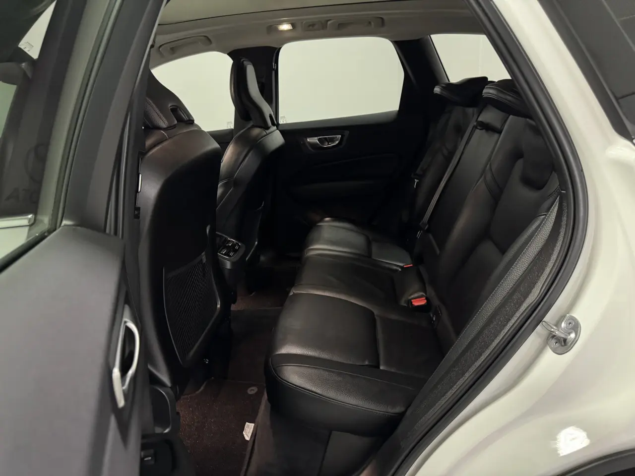 2023 VOLVO XC60 Gallery Image 13