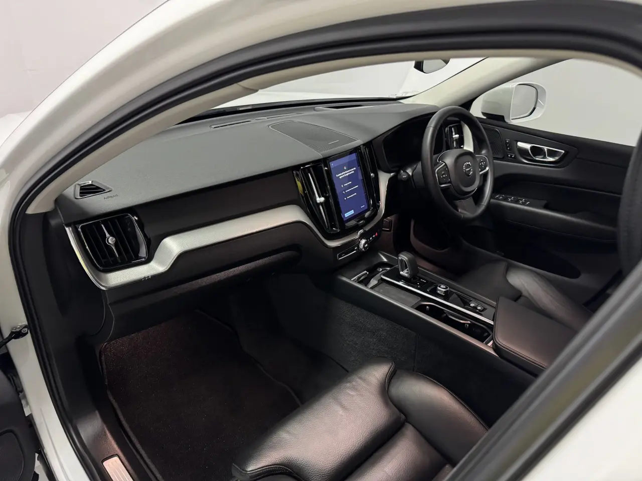 2023 VOLVO XC60 Gallery Image 14