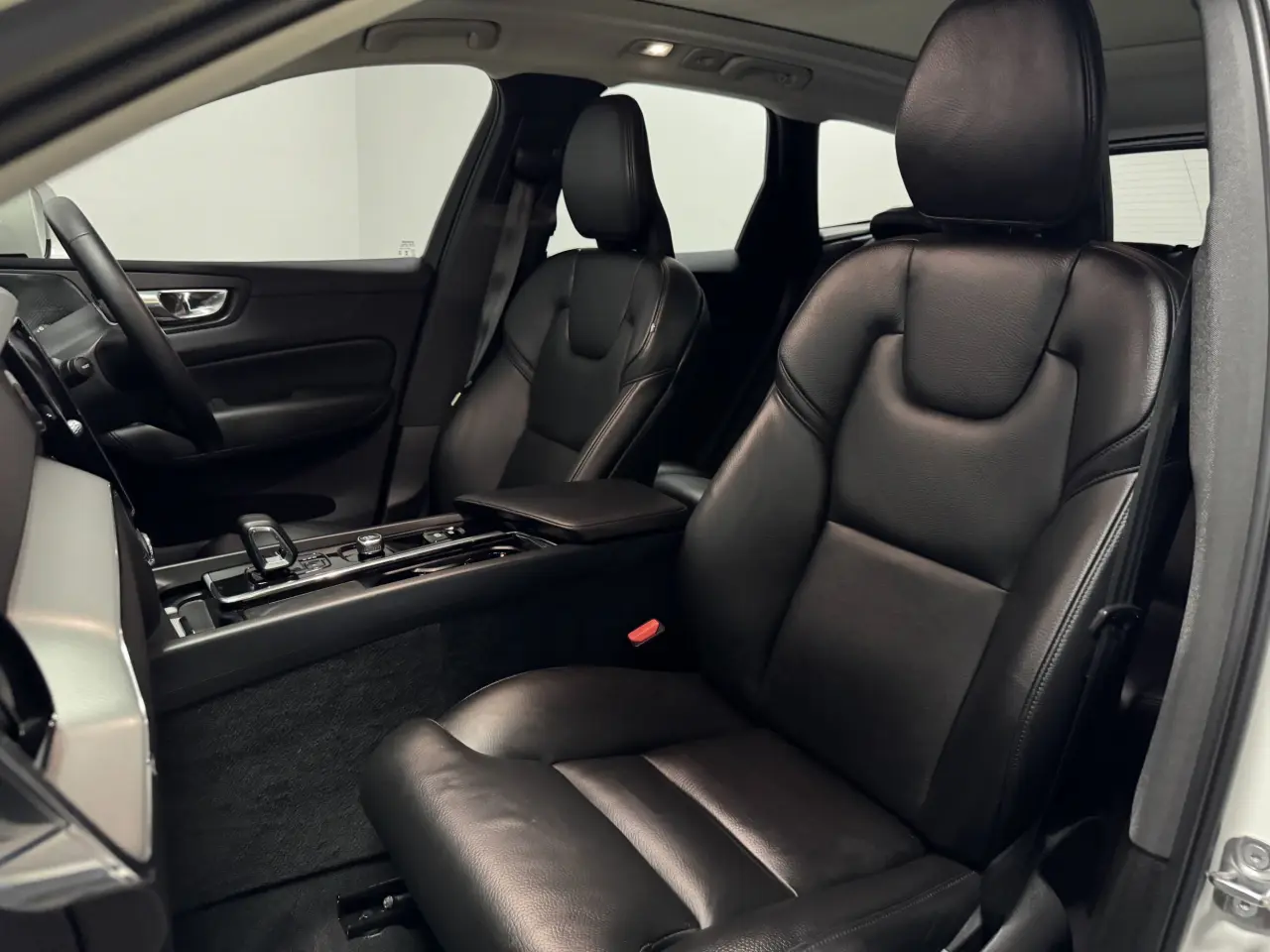 2023 VOLVO XC60 Gallery Image 15