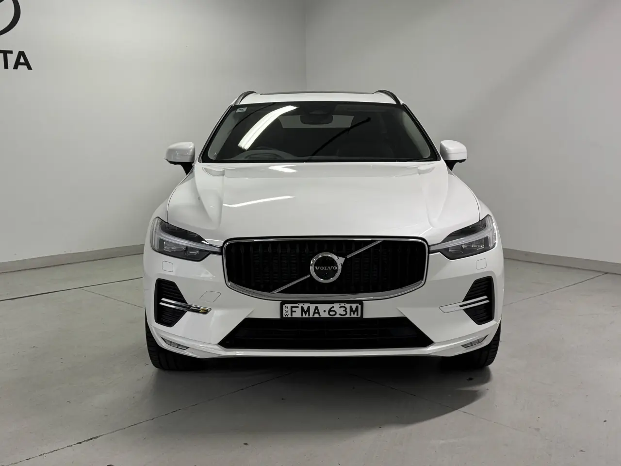 2023 VOLVO XC60 Gallery Image 2