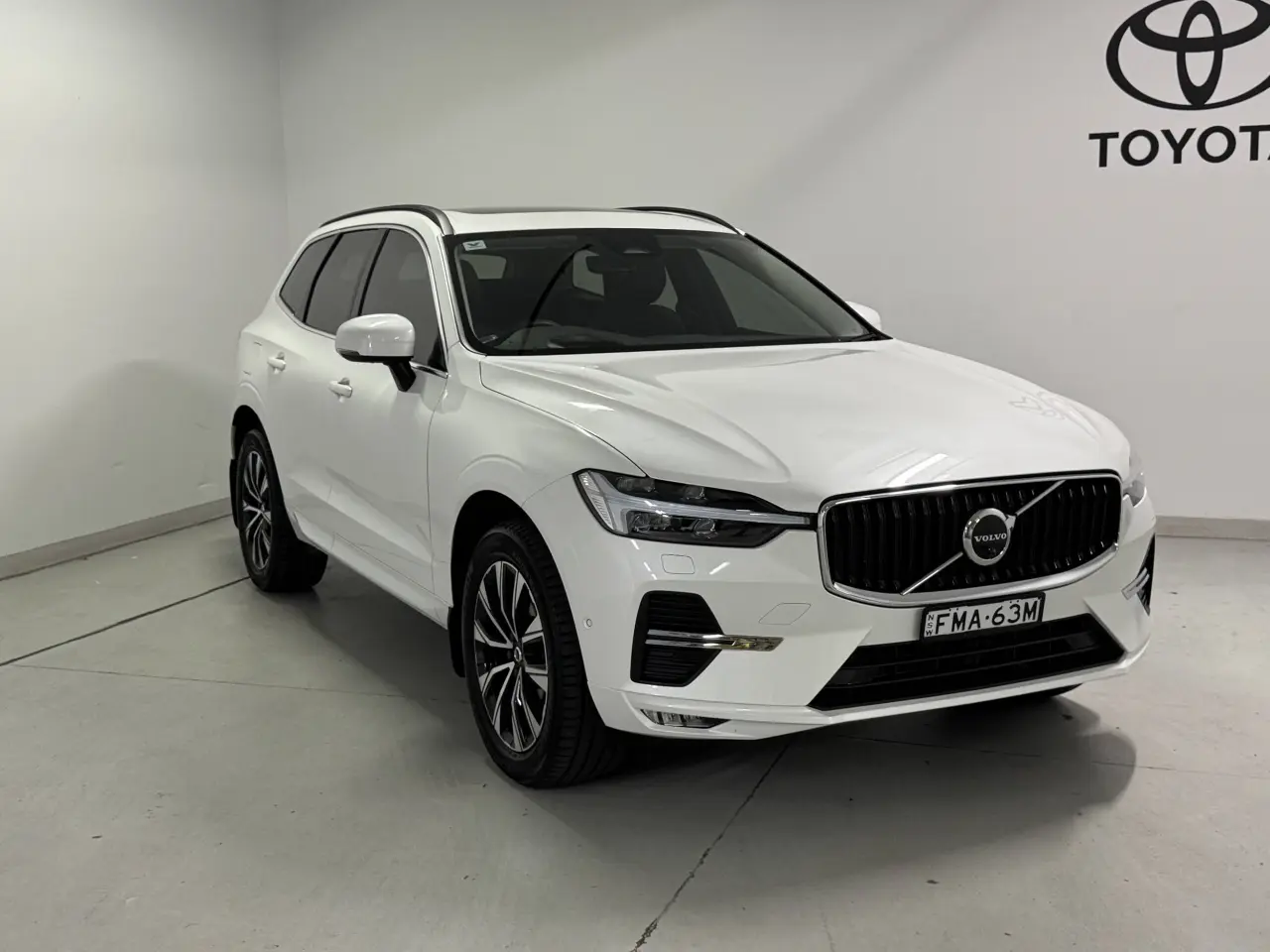 2023 VOLVO XC60 Gallery Image 3
