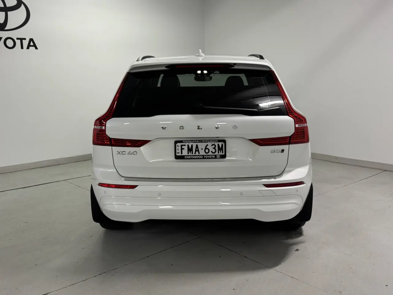 2023 VOLVO XC60 Gallery Image 8