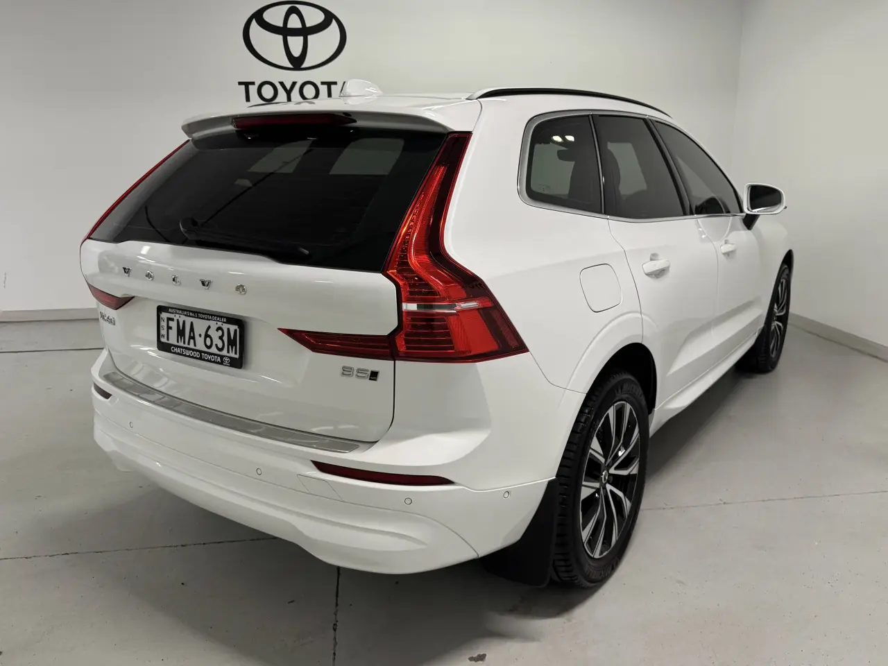 2023 VOLVO XC60 Gallery Image 9