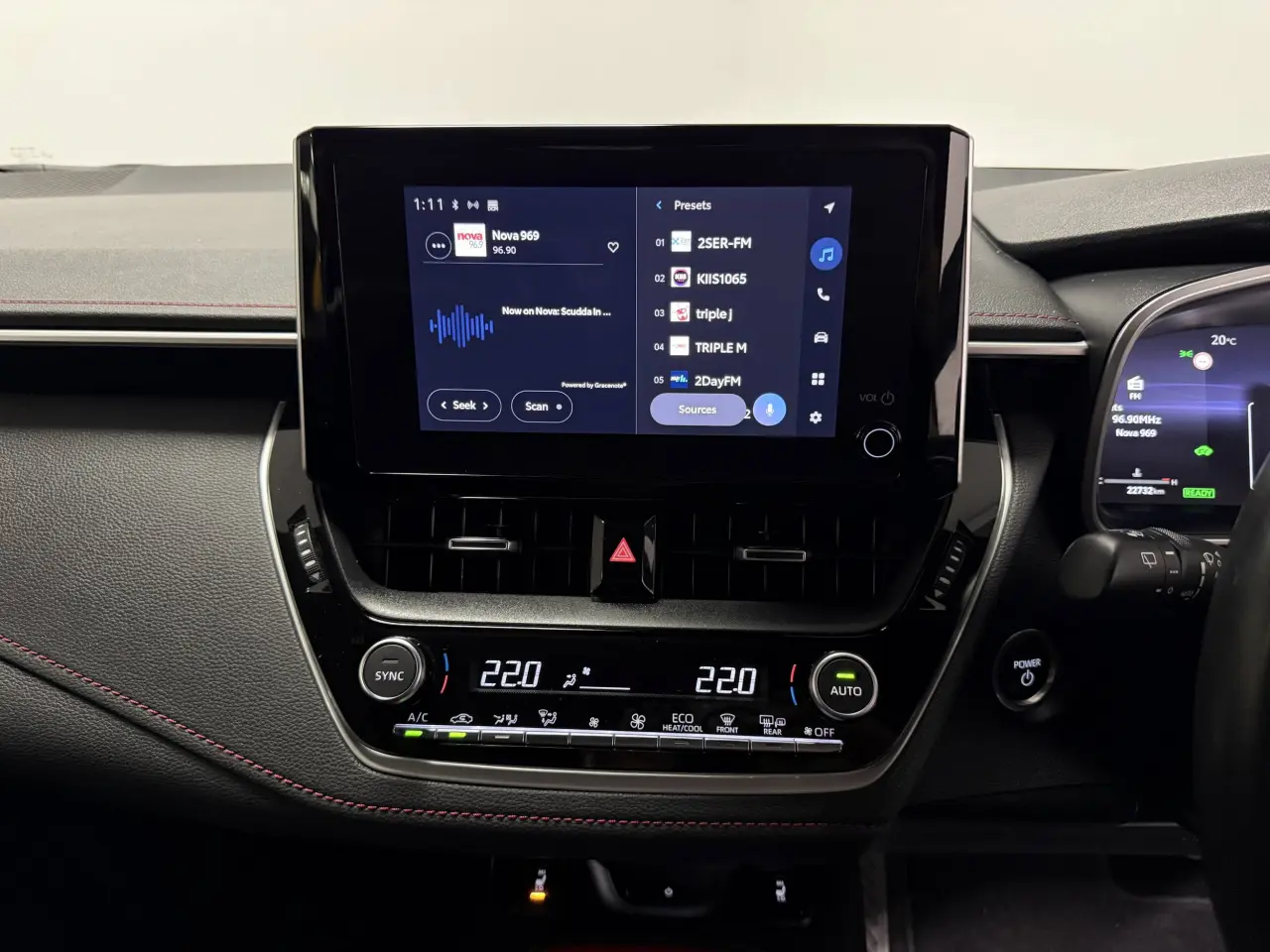 2023 TOYOTA COROLLA Gallery Image 17