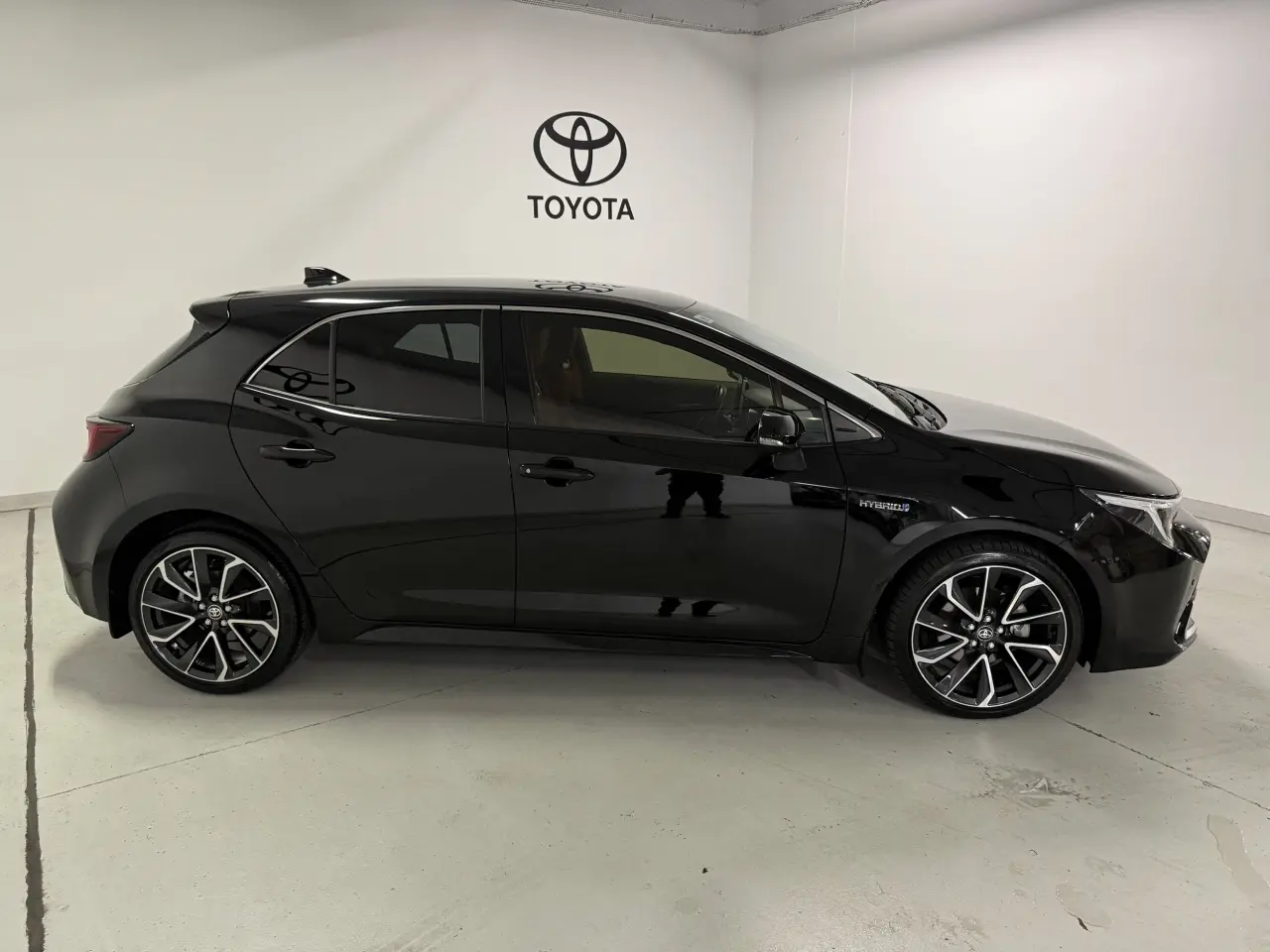 2023 TOYOTA COROLLA Gallery Image 4