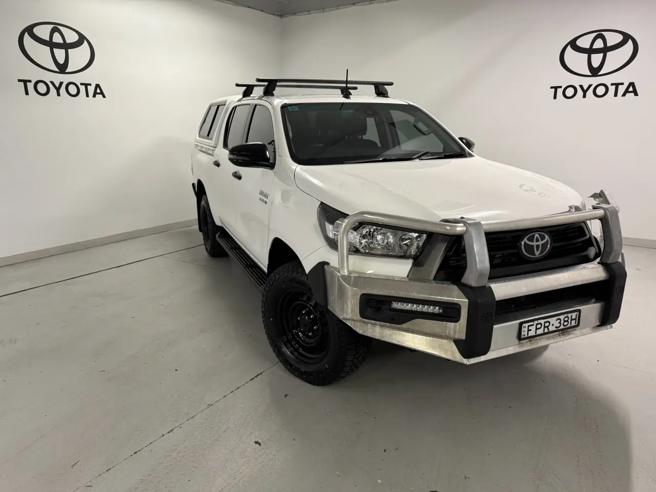 2020 TOYOTA HILUX Gallery Image 1