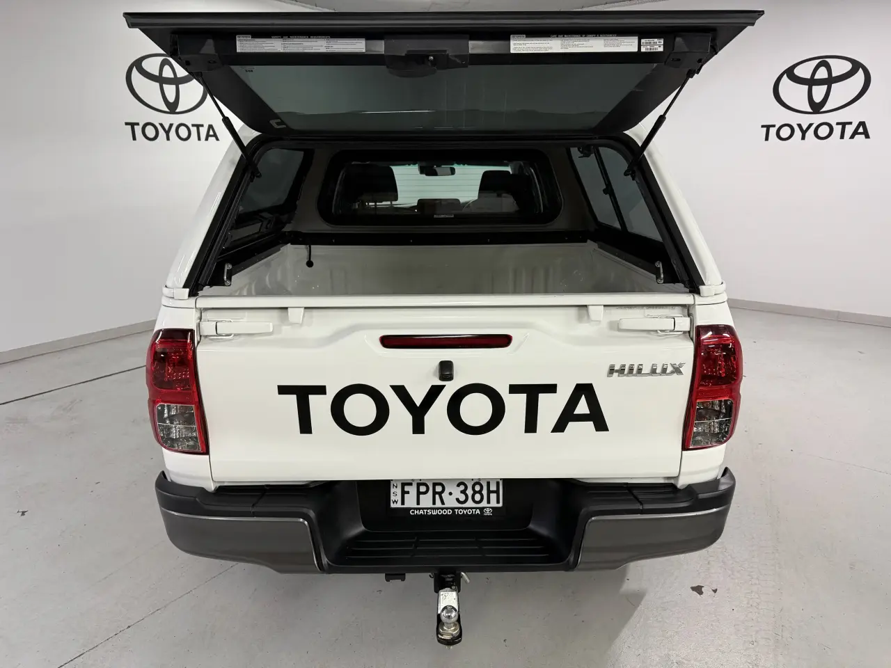 2020 TOYOTA HILUX Gallery Image 11