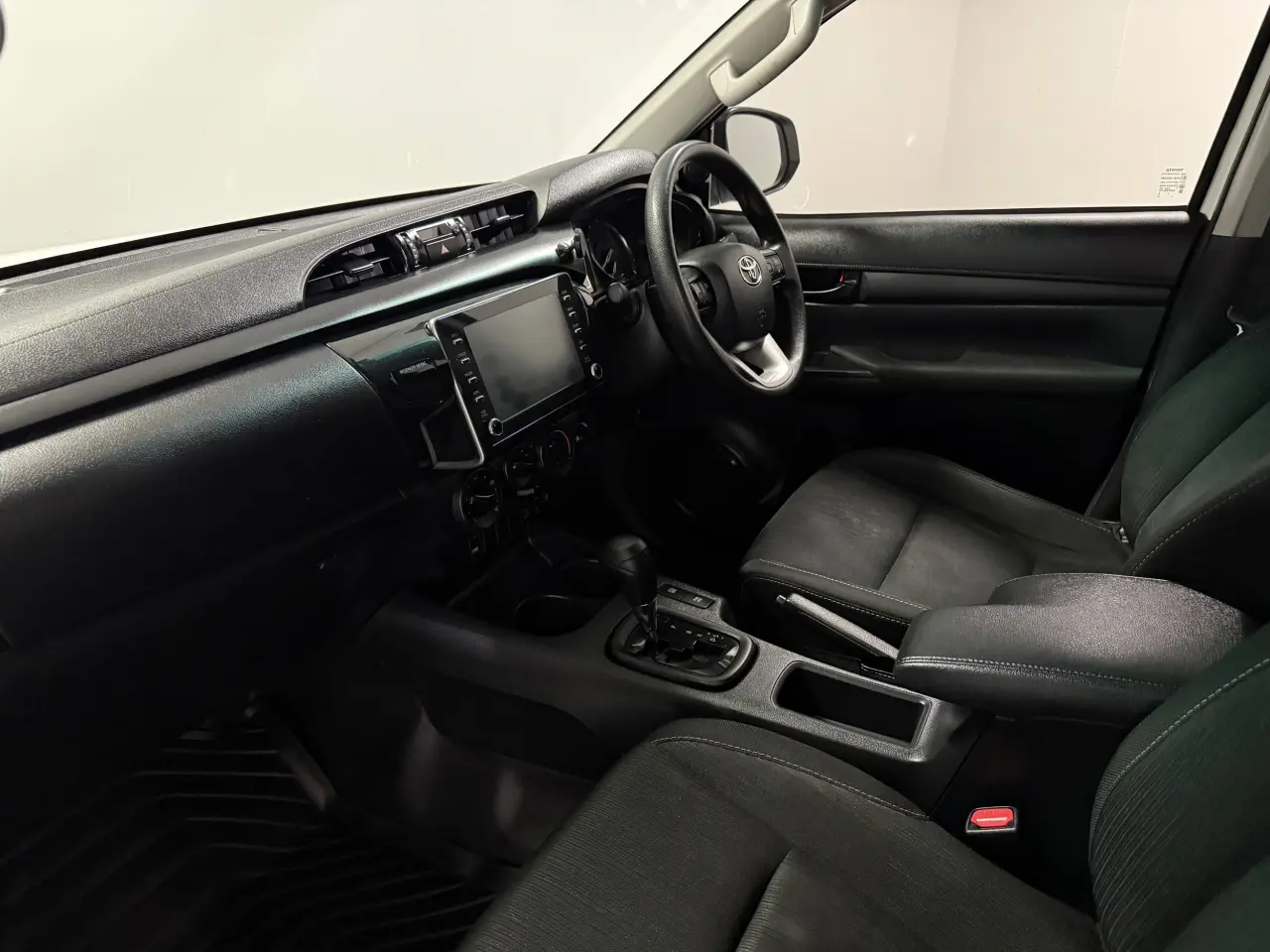 2020 TOYOTA HILUX Gallery Image 13