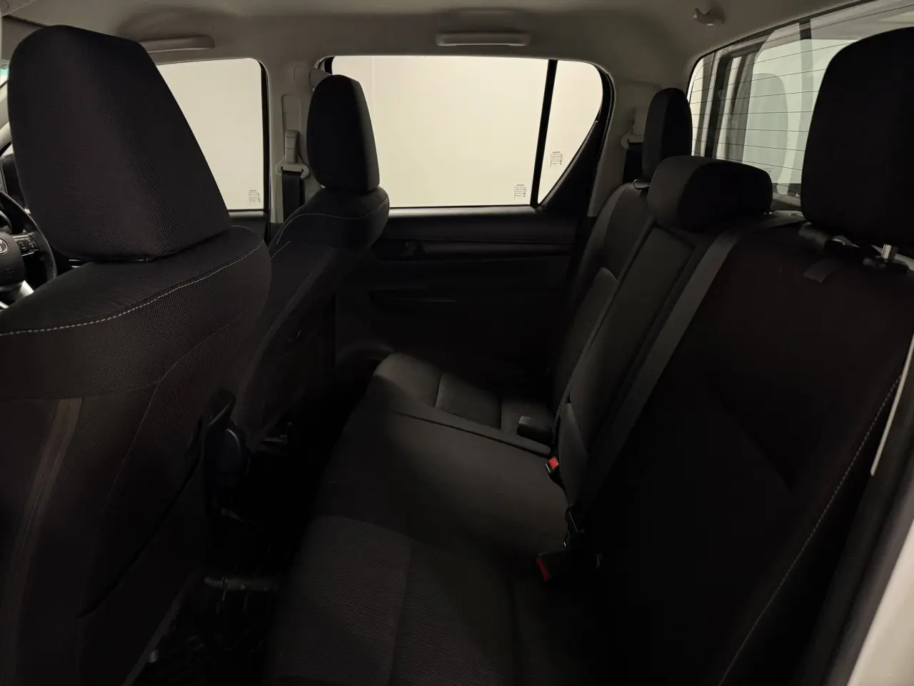 2020 TOYOTA HILUX Gallery Image 14