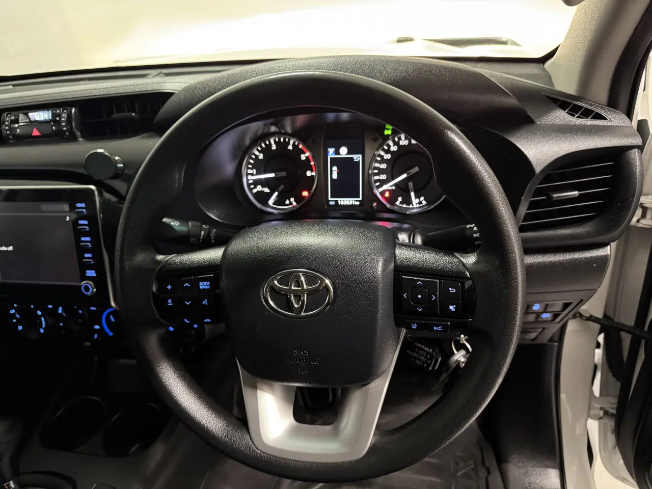 2020 TOYOTA HILUX Gallery Image 15