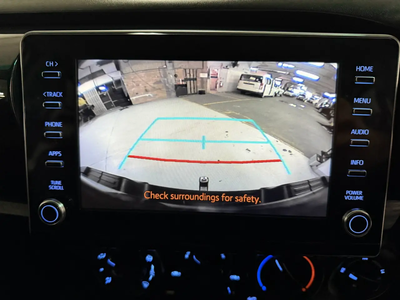 2020 TOYOTA HILUX Gallery Image 19