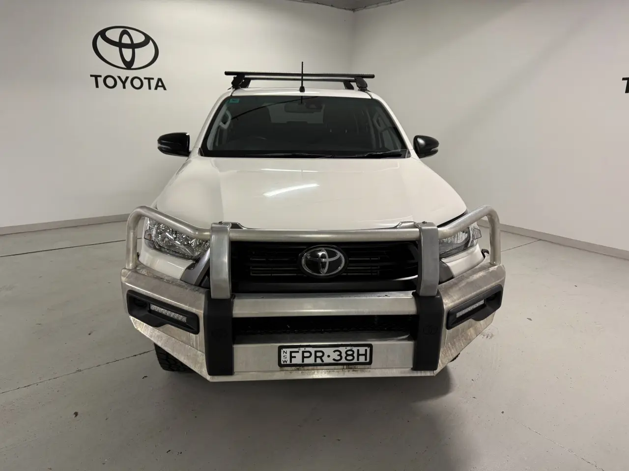 2020 TOYOTA HILUX Gallery Image 2