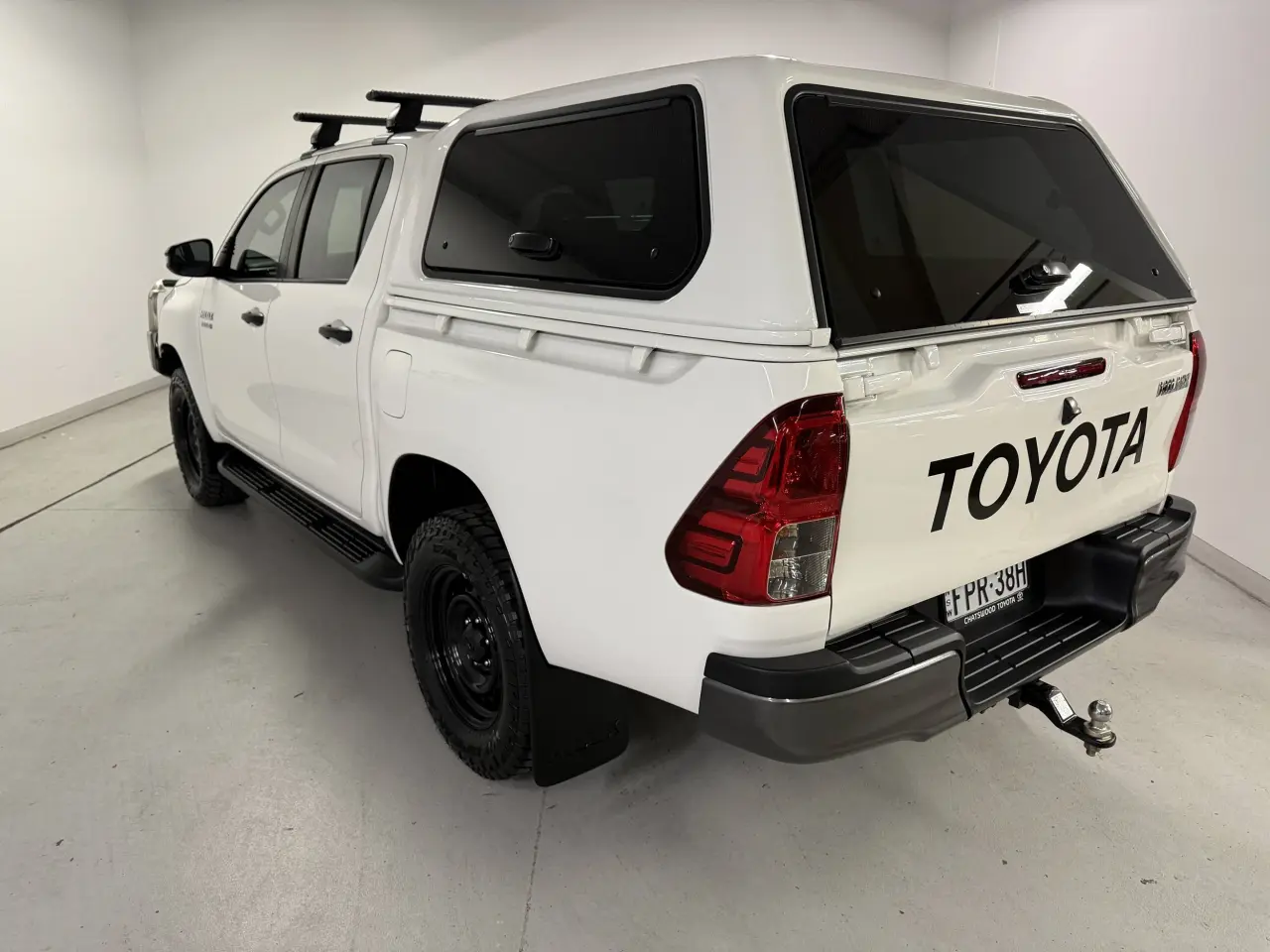 2020 TOYOTA HILUX Gallery Image 8