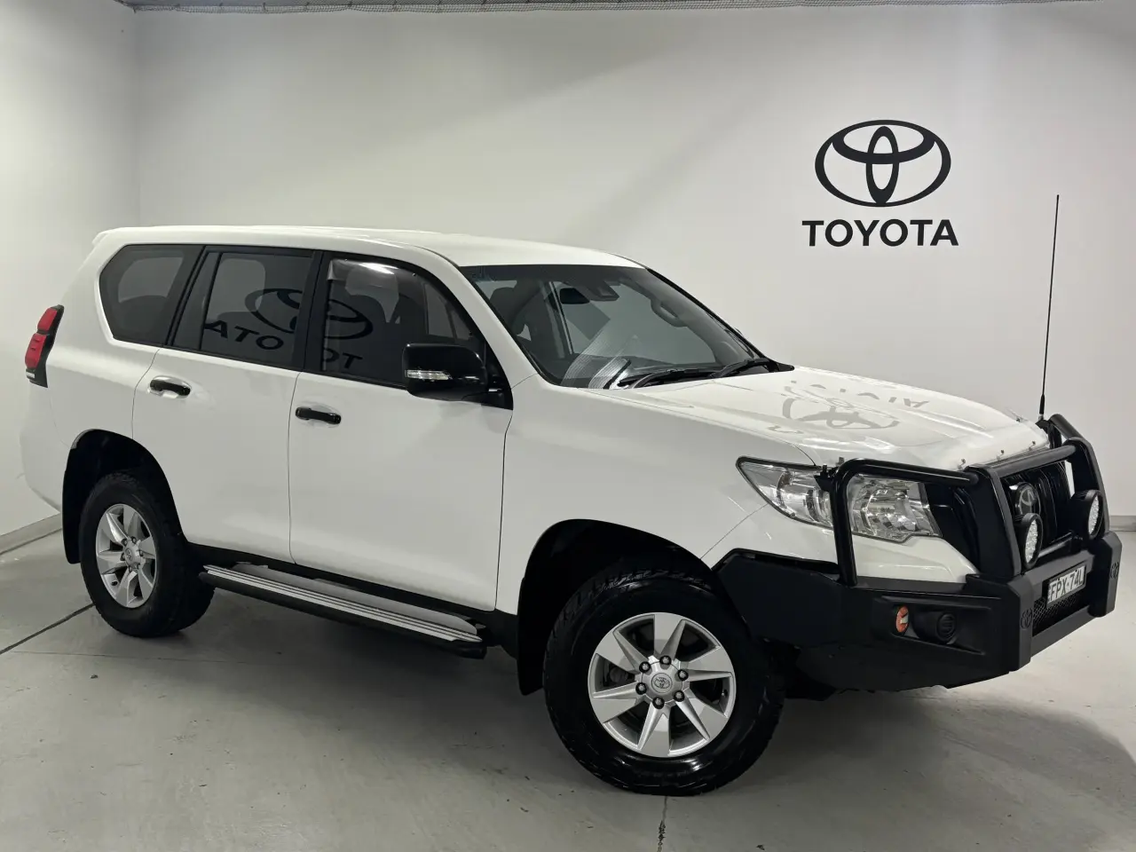 2018 TOYOTA LANDCRUISER Gallery Image 1