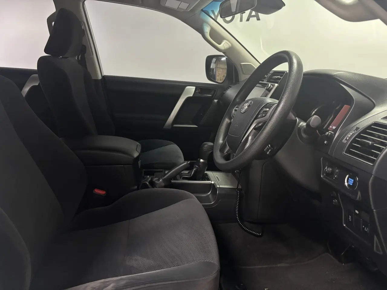 2018 TOYOTA LANDCRUISER Gallery Image 11