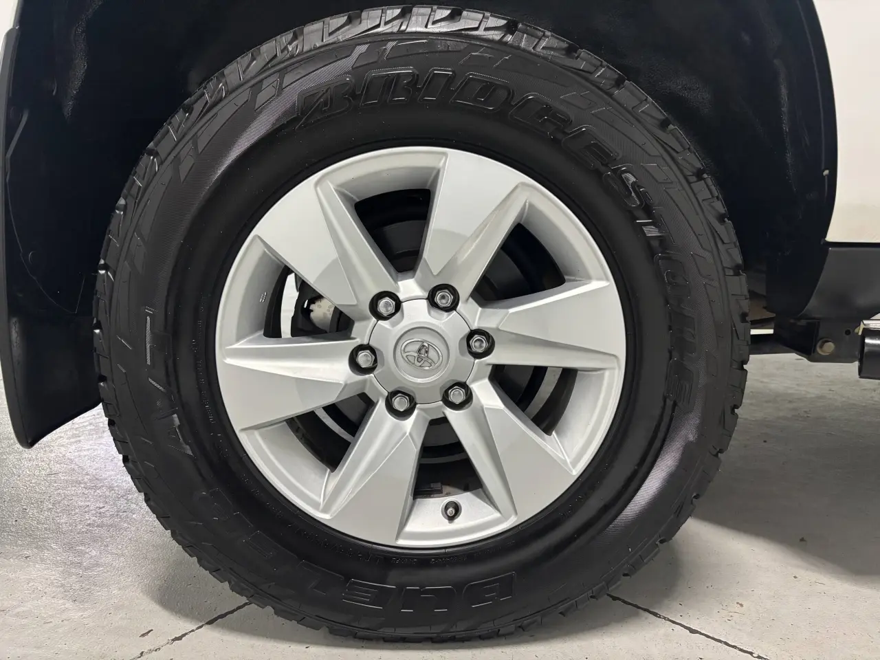 2018 TOYOTA LANDCRUISER Gallery Image 17