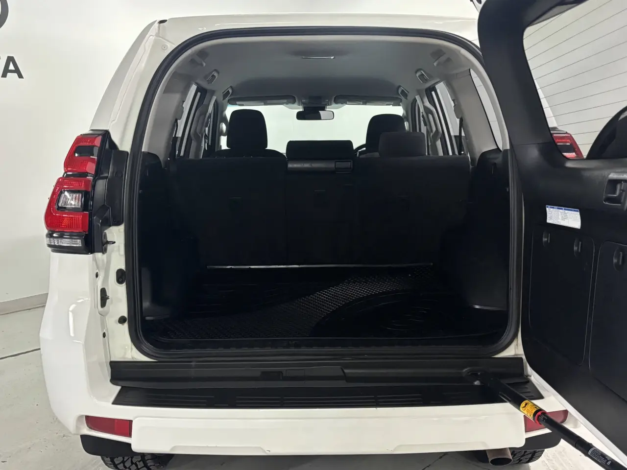 2018 TOYOTA LANDCRUISER Gallery Image 18