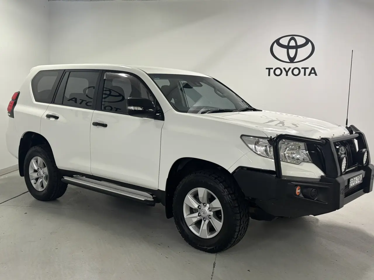 2018 TOYOTA LANDCRUISER Gallery Image 2