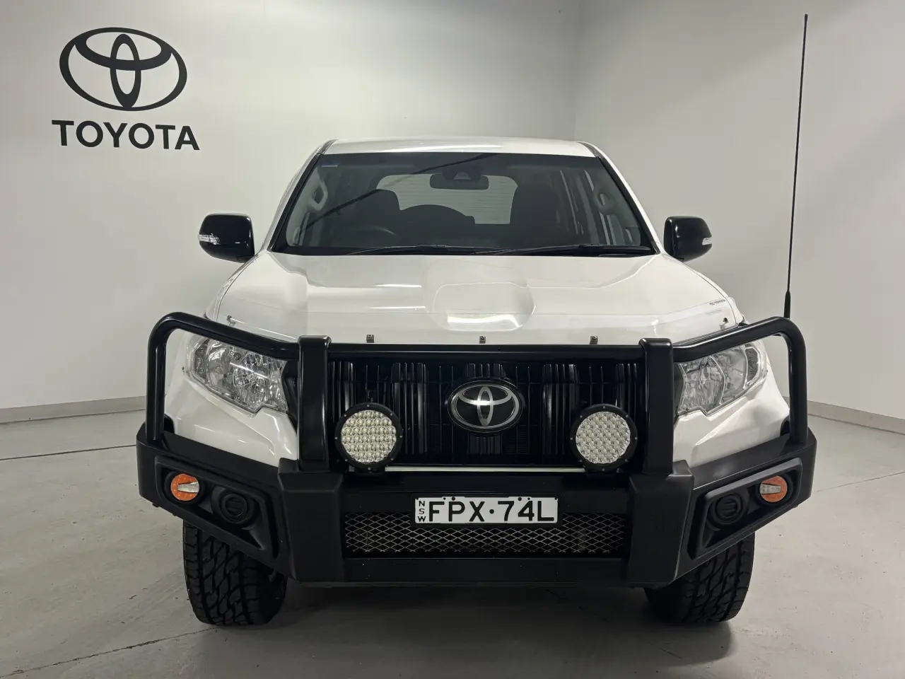 2018 TOYOTA LANDCRUISER Gallery Image 3