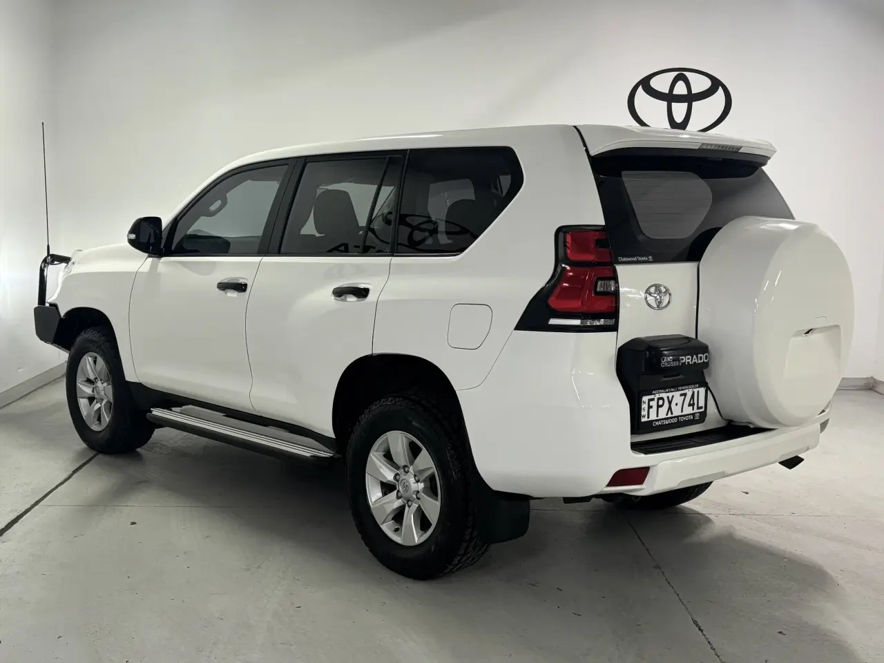 2018 TOYOTA LANDCRUISER Gallery Image 5