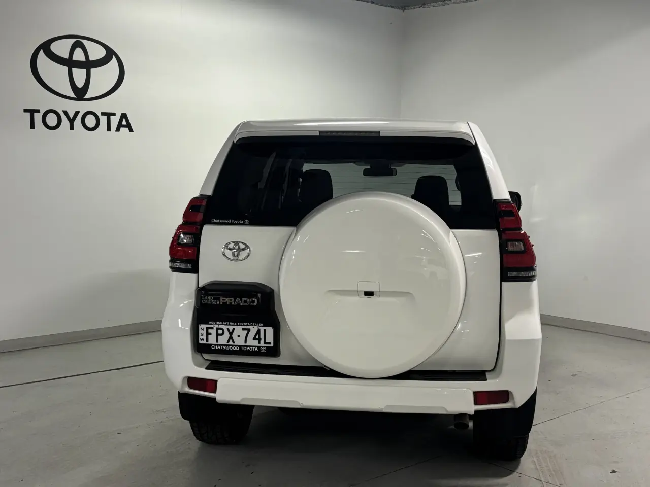 2018 TOYOTA LANDCRUISER Gallery Image 6