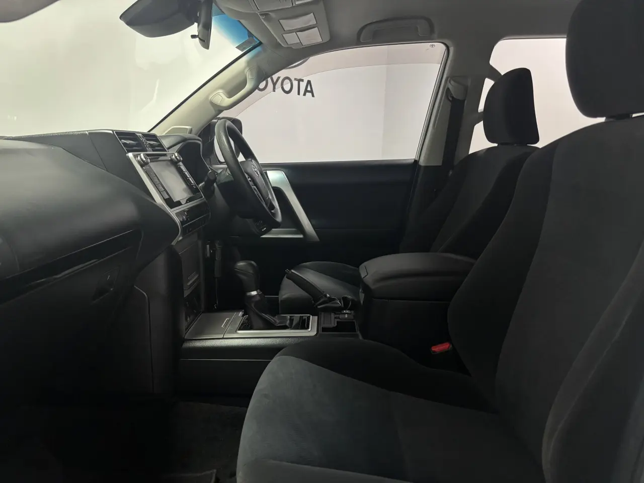 2018 TOYOTA LANDCRUISER Gallery Image 9
